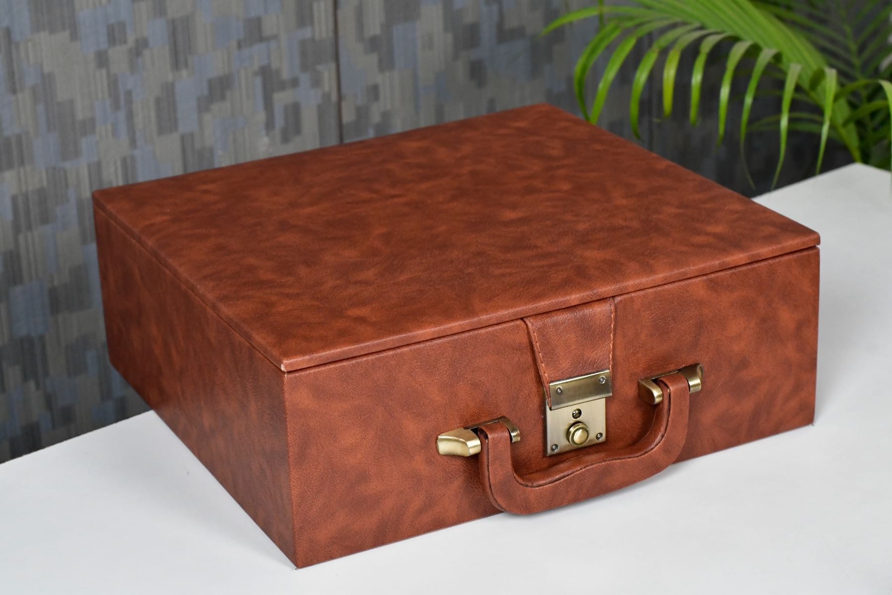Brown Leatherette Chess Set Storage Box Coffer with Double Tray Fixed Slots for 3.75