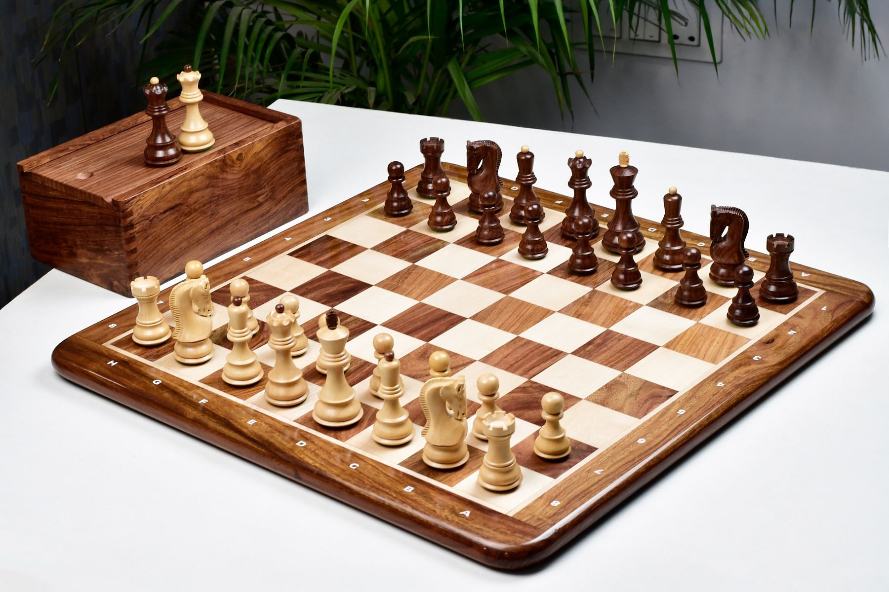 本当に信頼出来る店 The in Pieces Chess Series Staunton English Vintage Old チェス
