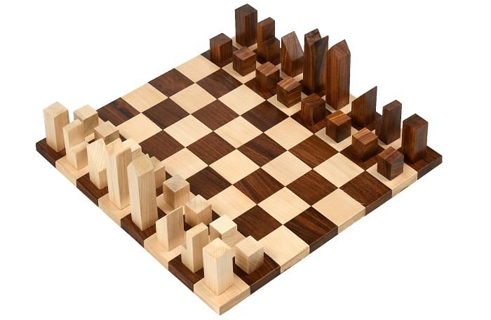 Repro Minimalist Chess Pieces in Sheesham Boxwood - 2.79" King with chess Board