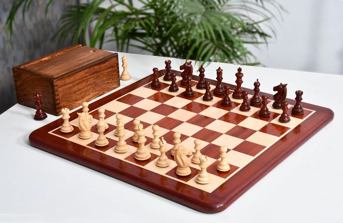 The Meghdoot Staunton Chess Pieces in Bud Rose & Boxwood - 3.14" King with Bud Rosewood Chessboard