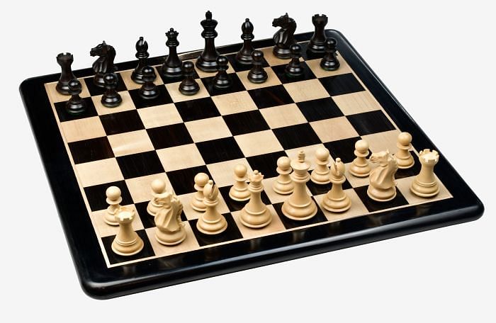 Fierce Knight Chess Pieces in Ebonized/Boxwood With Board & Box- 3.5" King