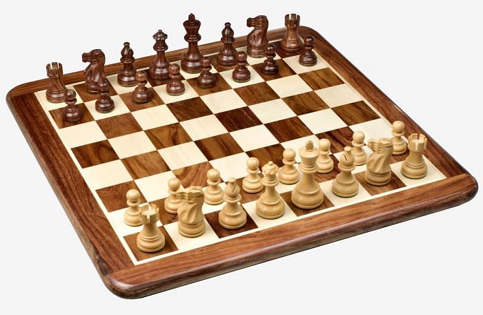 The Smokey Staunton Chess Pieces in Sheesham/Boxwood With Board & Box- 3.8" King