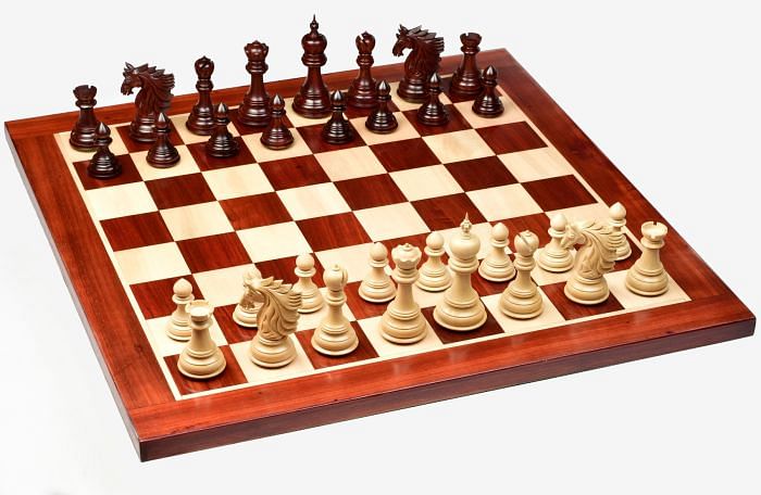 Sher-E-Punjab Chess Pieces in Bud Rose Wood/Boxwood With Board & Box- 4.6" King