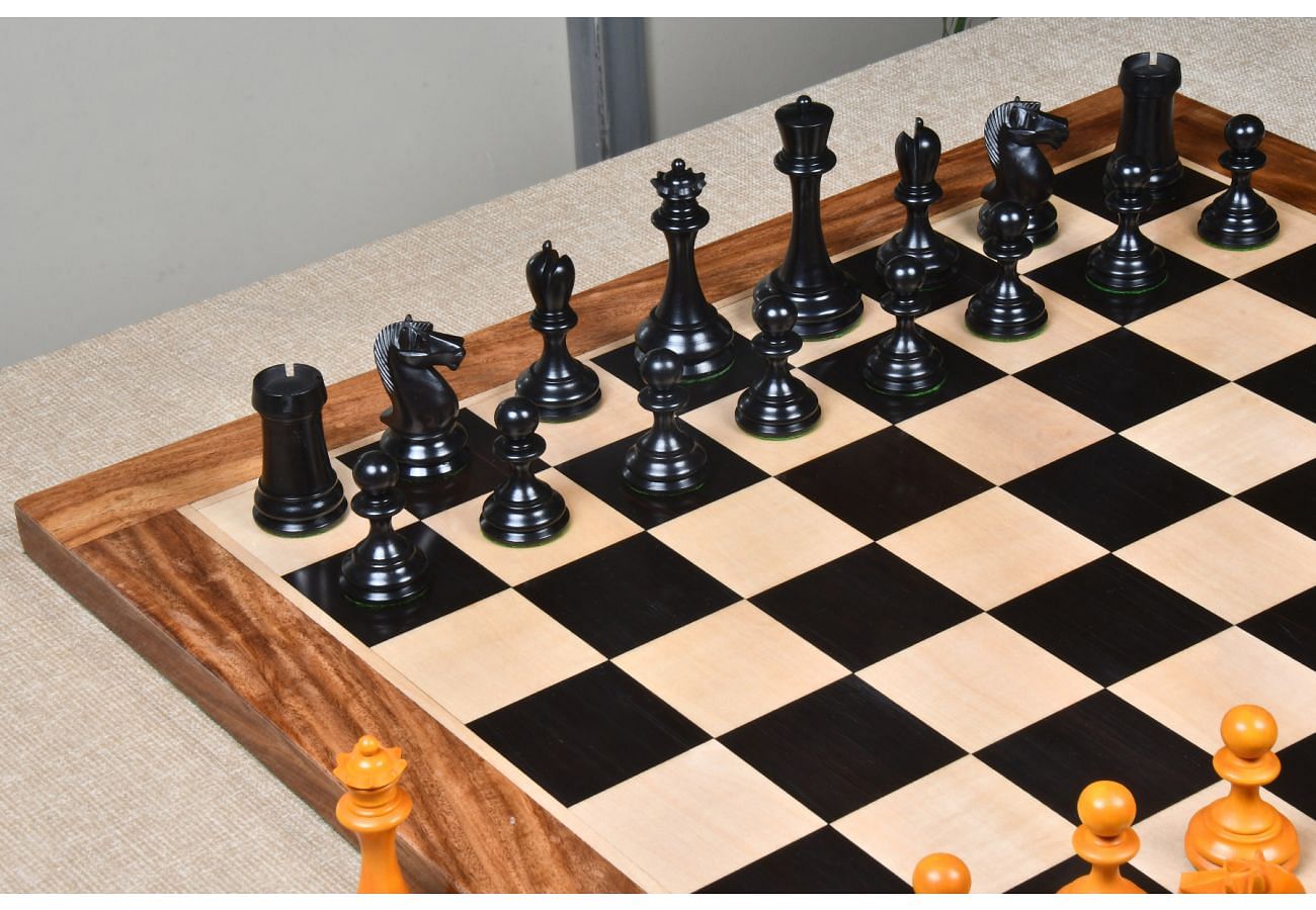 Vintage Tournament Style Wooden Box & Black White Chess Pieces With factory Green Felt