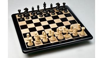 Fierce Knight Chess Pieces in Ebonized/Boxwood With Board & Box- 3.5" King