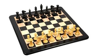 Old Collector's Club Chess Set -4.4" King with Wooden Chess Board