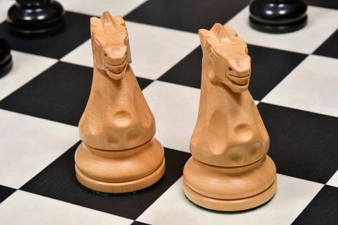 The American Staunton Series Weighted Tournament Chess Pieces in Ebonized Boxwood & Boxwood - 4.1