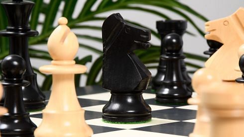 Reproduced Argentina Olympic (Ajedrez Olímpico 'Campo') Chess Pieces in Ebony & Boxwood - 3.75