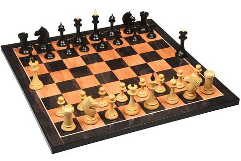 The 1950s Soviet (Russian) Latvian Reproduced Chess Pieces in Ebonized Boxwood & Natural Boxwood - 4.1