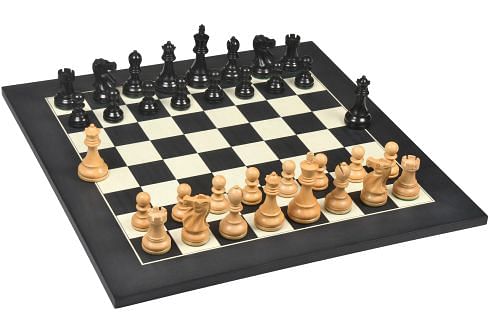 Reproduced 1972 Reykjavik Staunton Chess Pieces in Ebonized Boxwood & Natural Boxwood - 3.7