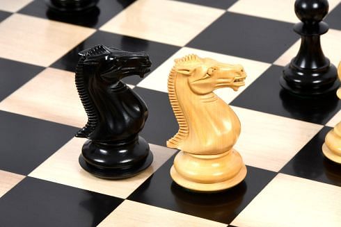 The Old Collector's Club Staunton Series Chess Pieces in Ebony and Boxwood - 4.4
