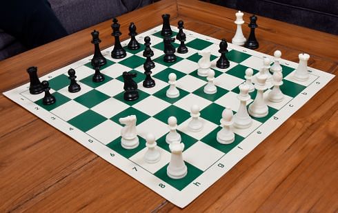 Light Weighted Plastic Chess Pieces