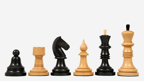 The Issac Lipnitsky 1946 Berlin Tournament Reproduced Chessmen in Ebonized Boxwood - 4.0