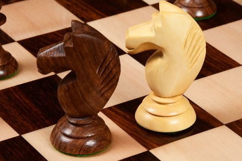 The 1950s Soviet (Russian) Latvian Reproduced Chess Pieces in Sheesham & Natural Boxwood - 4.1