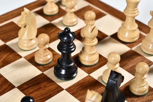 Tournament Series Staunton Chess Pieces with German Knight in Ebonized Boxwood & Box Wood - 3