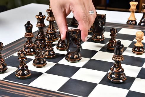 1959 Reproduced Russian Zagreb Staunton Series Chess Pieces in Burnt & Natural Box Wood - 3.89