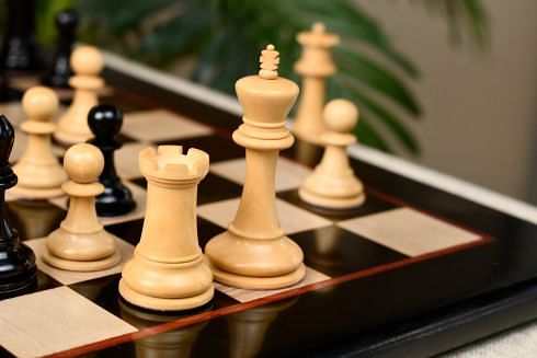 The Staunton Series (Jaques Pattern) Chess Pieces in Ebony & Box Wood - 3.4