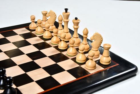 Reproduced Antique Russian Series Chess Pieces in Ebonized Boxwood & Natural Boxwood - 4.1