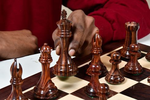 The American Bridle Triple-Weighted Chess Pieces with Extra Queen - Handcrafted in Rosewood & Boxwood 4.2