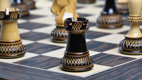 Buy Dubrovnik Chess Set in Burnt & Natural Boxwood V3.0