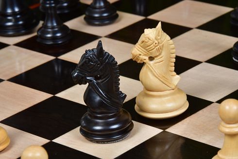 The Bridle Study Analysis Chess Pieces in Ebonized and Boxwood - 3.2 King