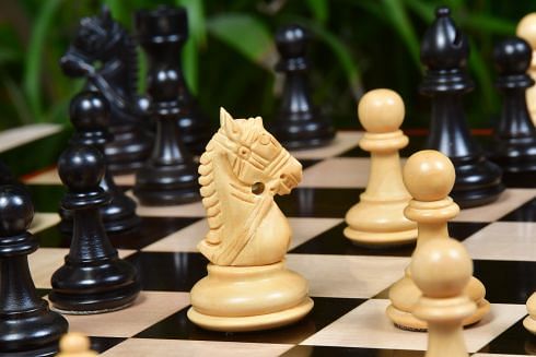 The Bridle Study Analysis Chess Pieces in Ebonized and Boxwood - 3.2