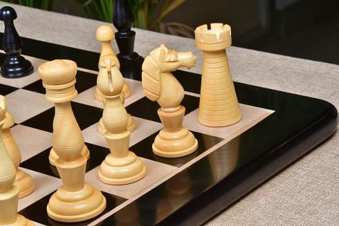 The Grand Divan Chess Pieces from the Famous Simpson's-in-the-Strand in Ebony & Boxwood - 4.2