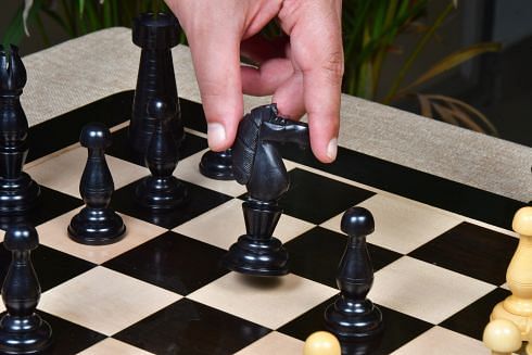 The Grand Divan Chess Pieces from the Famous Simpson's-in-the-Strand in Ebony & Boxwood - 4.2