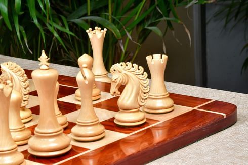 The Empire II Luxury Series Staunton Chess Pieces in Bud Rose / Box Wood - 4.4