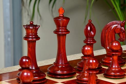 The CB Red Rum Luxury Staunton Series Chess Pieces in Bud Rose / Box Wood - 4.4