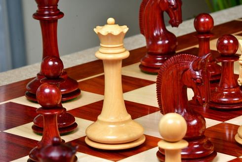 The CB Red Rum Luxury Staunton Series Chess Pieces in Bud Rose / Box Wood - 4.4