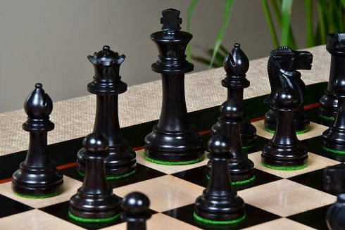 The Canadian Staunton Series Chess Pieces in Ebonized Boxwood / Natural Boxwood - 3.3