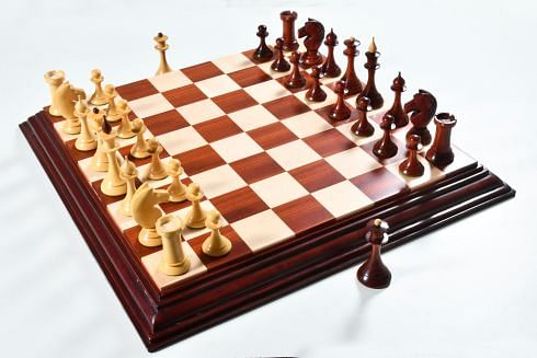 The 1950s Soviet (Russian) Latvian Reproduced Chess Pieces in Budrosewood & Natural Boxwood - 4.1