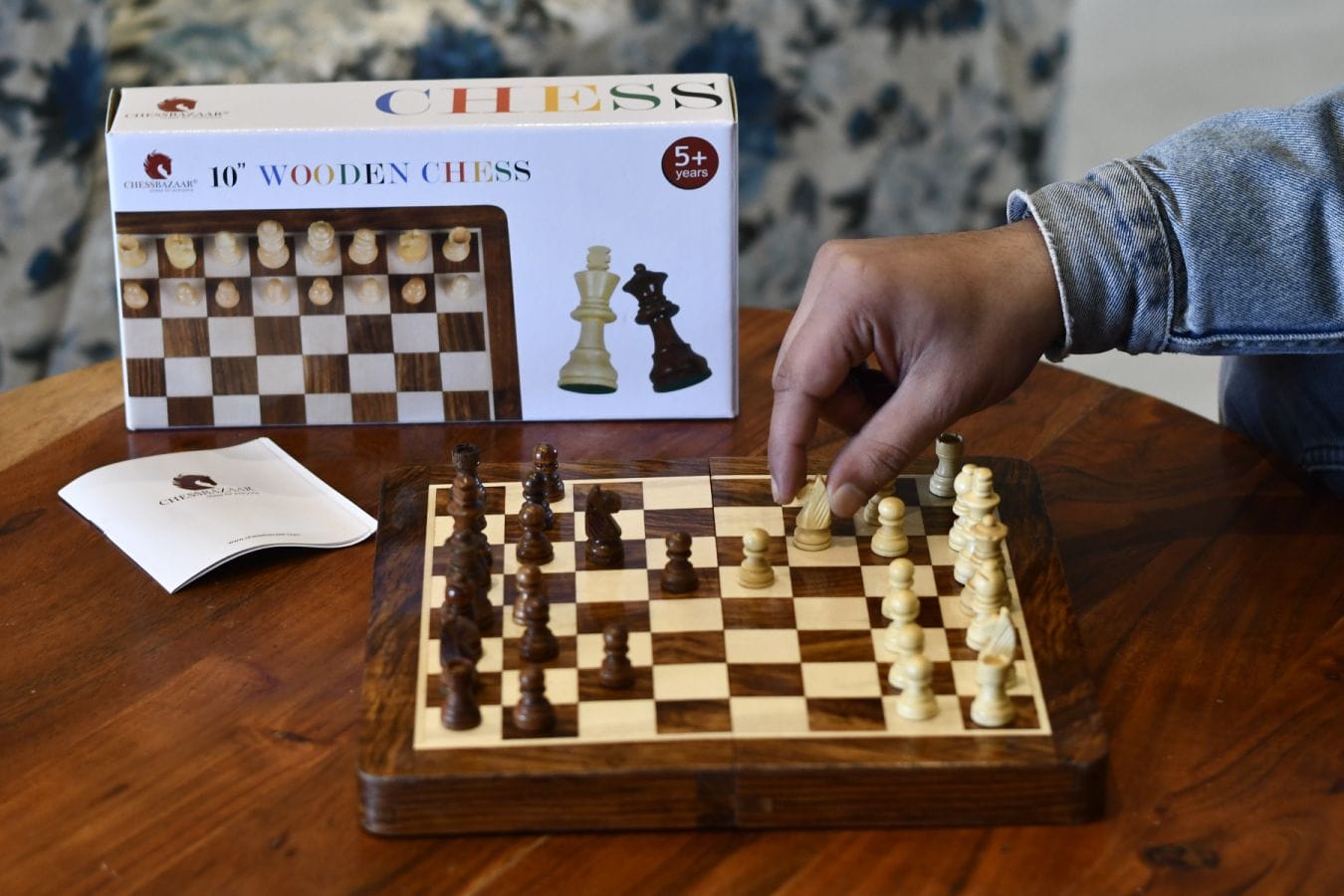 Fully functional travel chess set