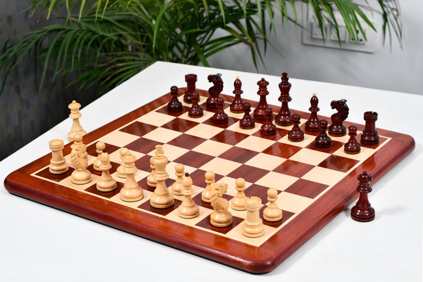 Repro 1950s Bohemia Staunton Series Chess Pieces with Board