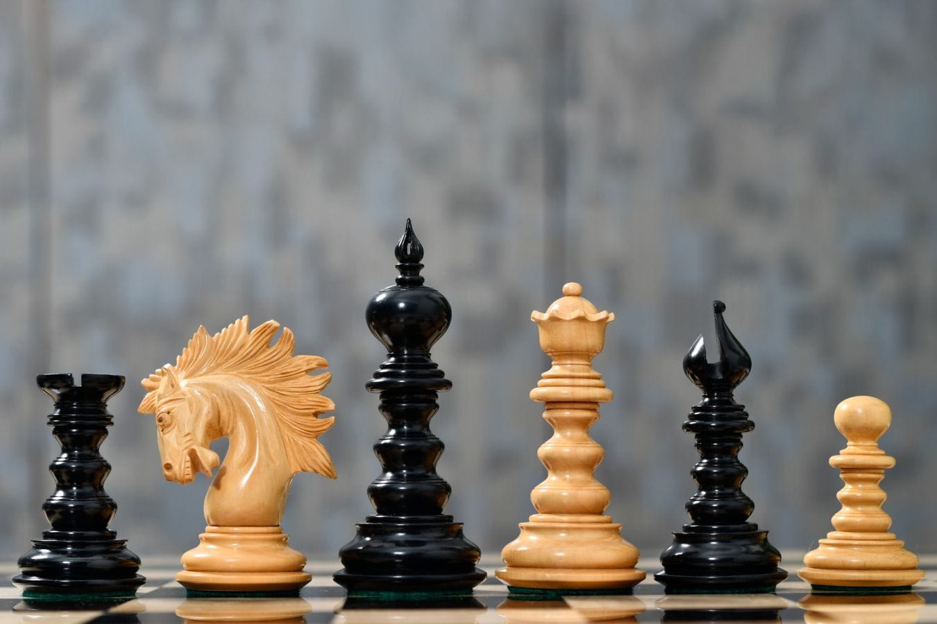 The St. Petersburg Luxury Artisan Series Chess Pieces in Ebony / Boxwood - 4.3" King with Storage Box